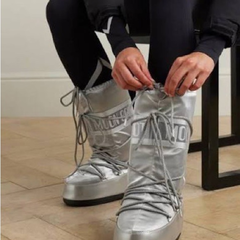 NIB Moon Boots - Icon Silver